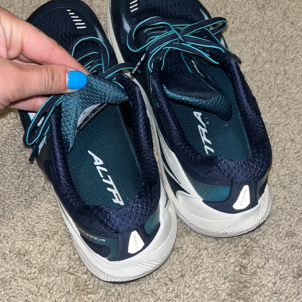 Women’s Altras - Picture 2 of 4